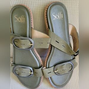 Very nice Sofft leather sandals slides shoes 9 NWOT